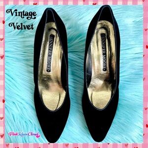 Jennifer Moore 70s Black VELVET Pointed Toe Kitten Heels Women’s 7.5